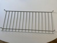 String tidskriftshylla, grå. 