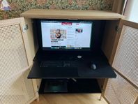 Smart hemmakontor med dolt höj- & sänkbart skrivbord