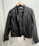 TRF Collection svart jacka, storlek S