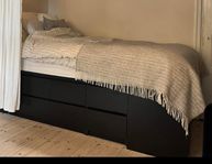 Malmbyråer och 120 cm säng 