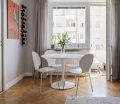 Matbord och stolar (runt 105cm diameter)