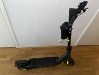 El scooter Ninebot G2 Max+tillbehör