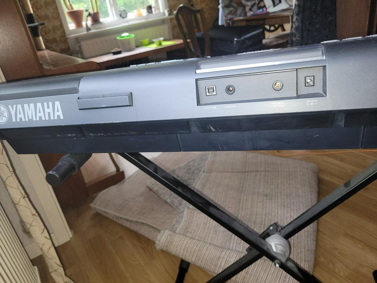 Yamaha PSR E423 med stativ