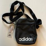 Adidas Essentials Organizer ny. * stilren crossbody väska