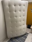 Bäddmadrass 120cm TUSTNA från IKEA och 2 lakan
