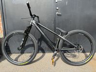 Dirt-jumper