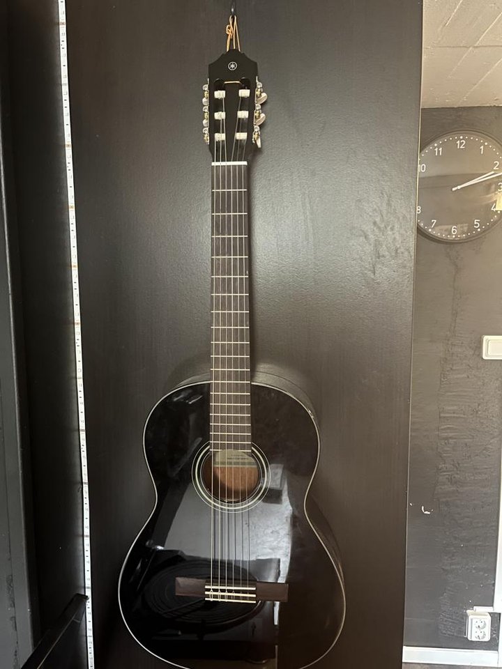 Yamaha Nylonsträngad Gitarr