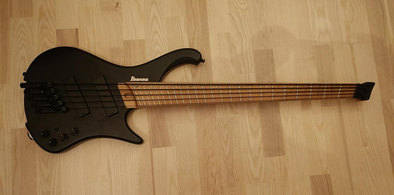 Ibanez 5-strängad bas, fanned...