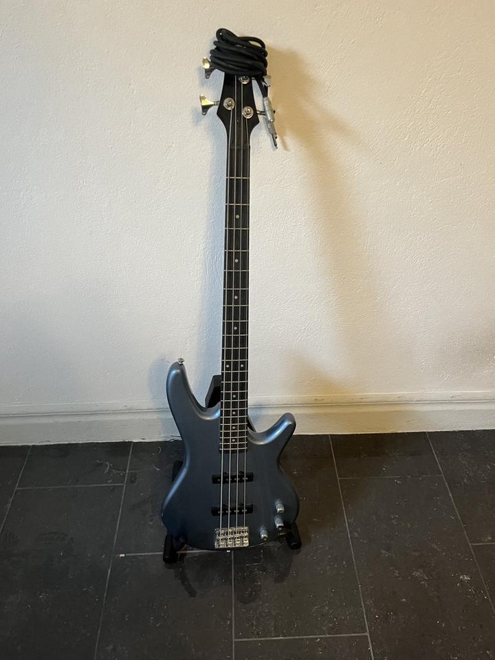 Ibanez bas