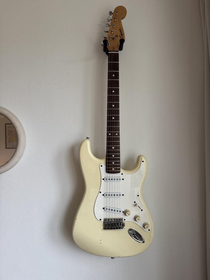 Fender Squier Bullet Strat – ...