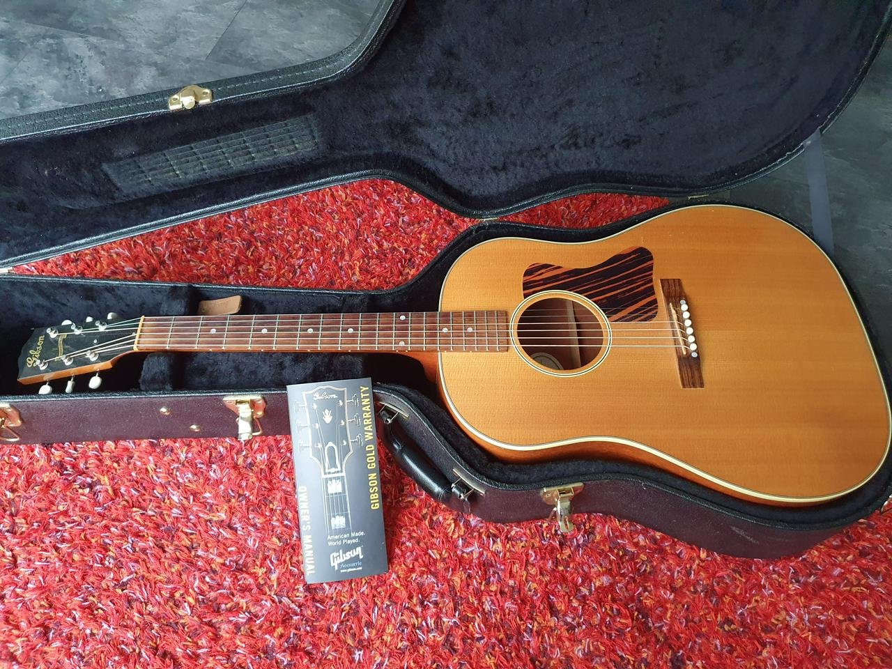 Gibson J35 