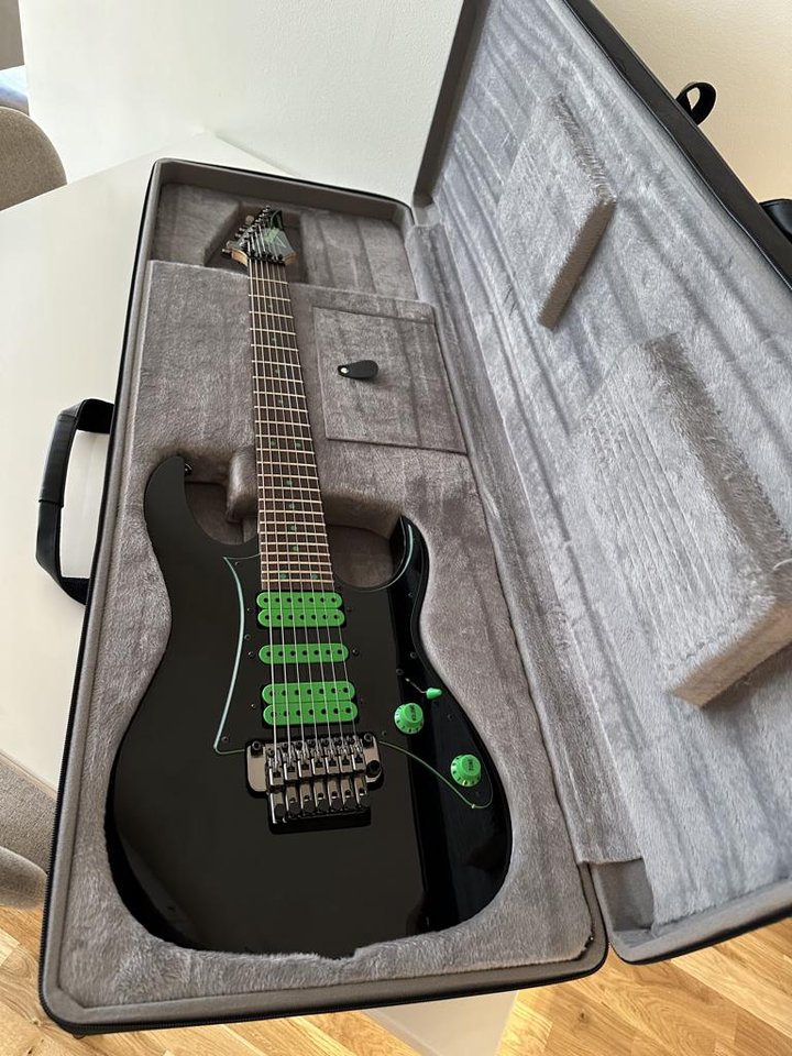 Ibanez UV70P-BK, Steve Vai si...