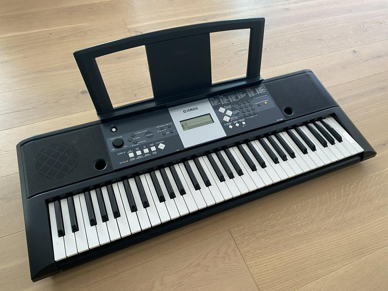 Yamaha YPT 230 keyboard 