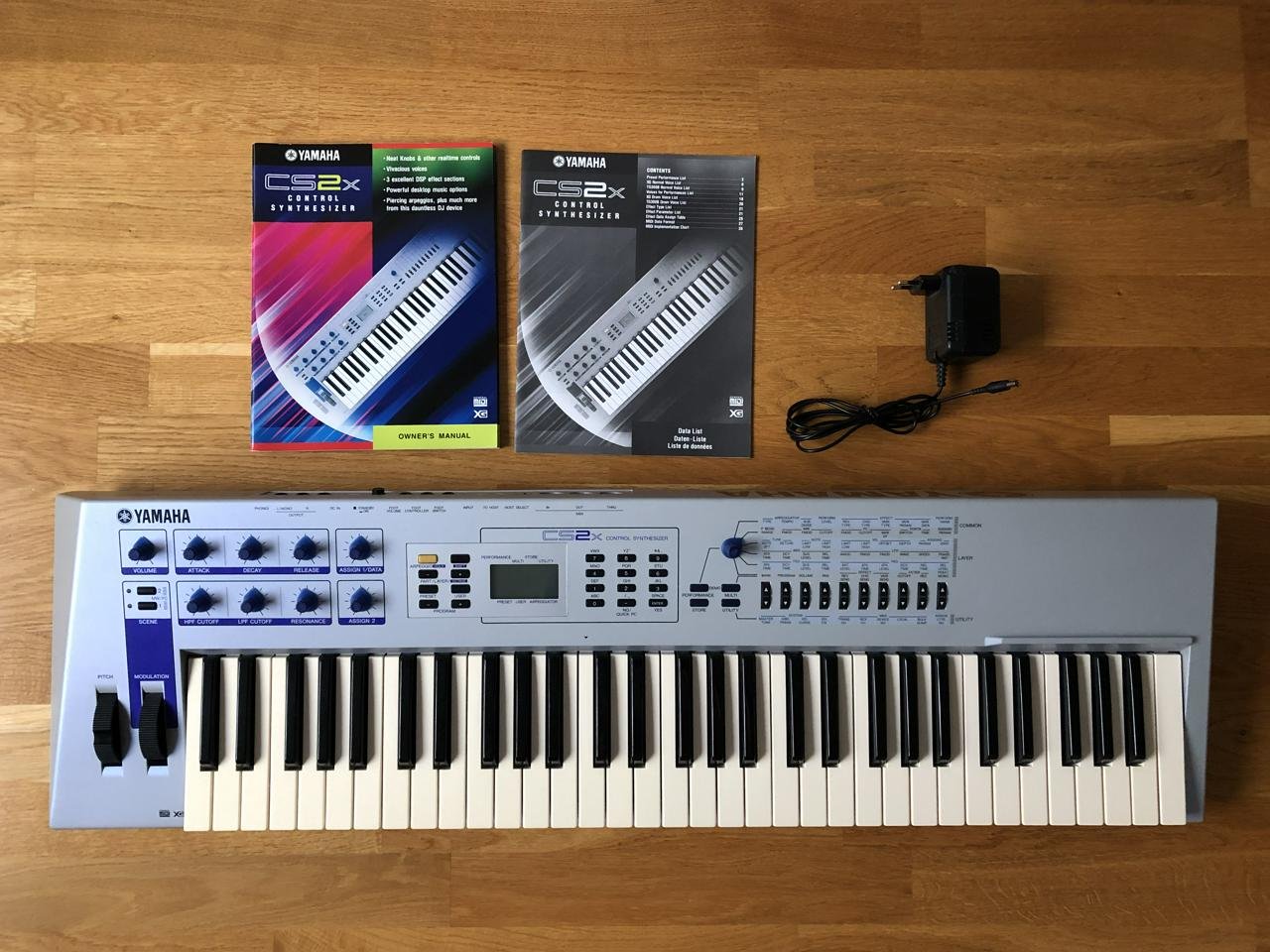 Yamaha CS2x Synthesizer – Fin...