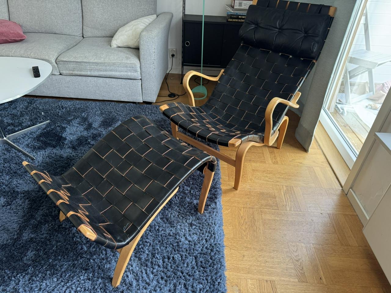 Pernilla fåtölj med fotpall mm
