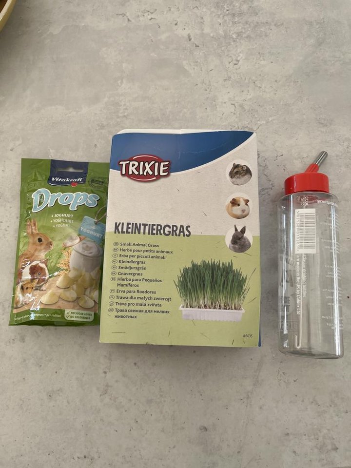 vattenflaska, smådjursgräs, y...