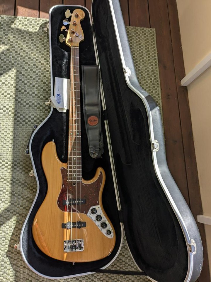 Fender American Deluxe Jazz B...