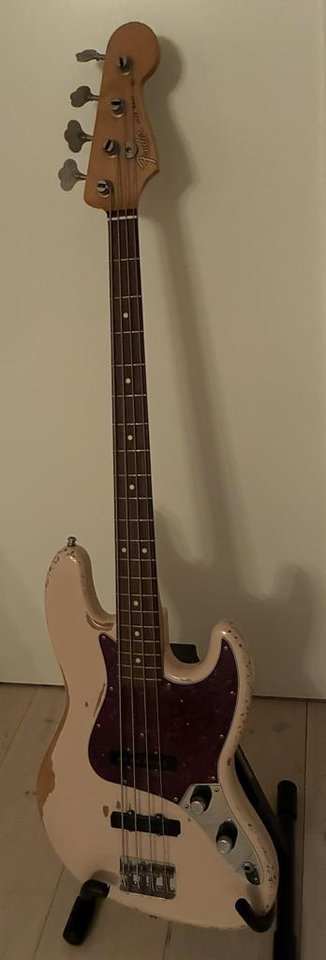 Fender Jazzbas Flea signature...