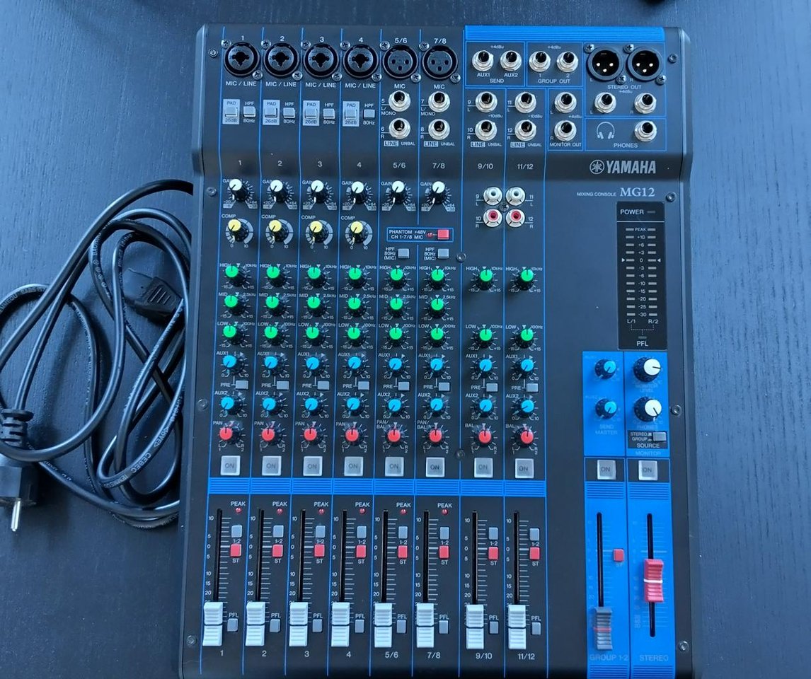Yamaha MG12 mixer