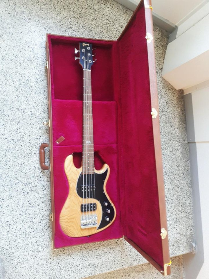 Gibson EB-5, 5 strängad bas 1...
