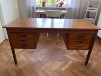 Skrivbord i teak