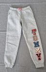 Tommy Hilfiger gråa Sweatbyxor Tommy Badge. Str.152