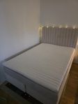 Kontinental säng 140 beige nyskick 