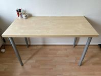 Skrivbord med justerbara ben / Desk with adjustable legs