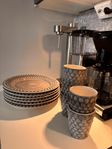 Mateus, tallrikar och kaffemuggar