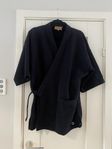 Svart kofta i kimono modell M Rue de Tokyo