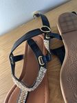 Graceland svarta sandaler med stenar - begagnade