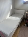 växarsäng från ikea och madrass