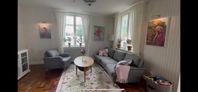 Svängd soffa + Fåtölj i Oxford-stil Howard Mio