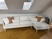 Ikea Söderhamn soffa med schäslong träben och prydnadskud