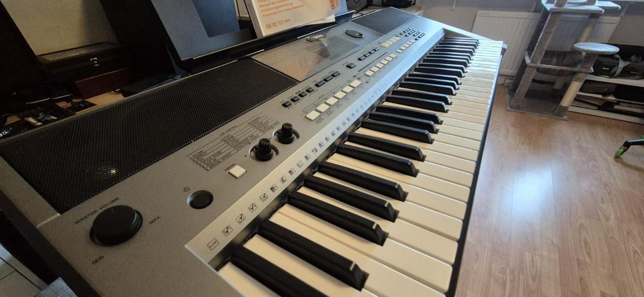 Yamaha PSR-E443 Digital Keybo...