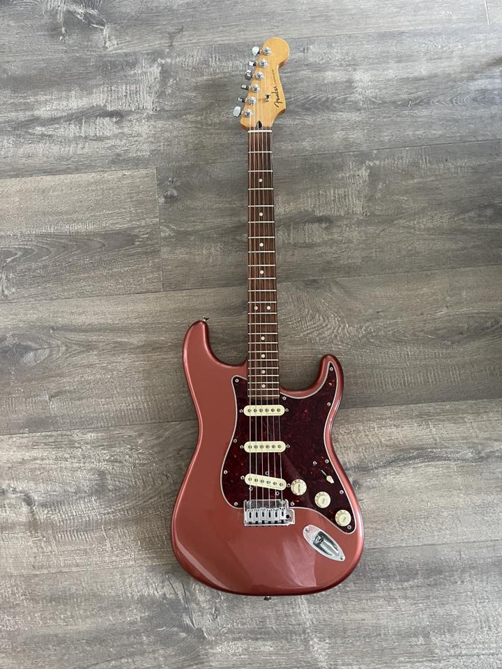 Fender Stratocaster - Player ...