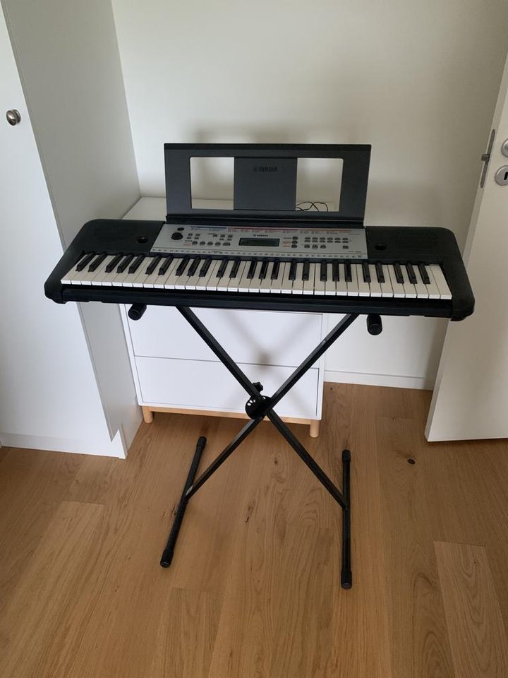 Yamaha YPT 260 Bärbar Keyboar...