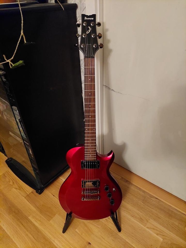Ibanez elgitarr