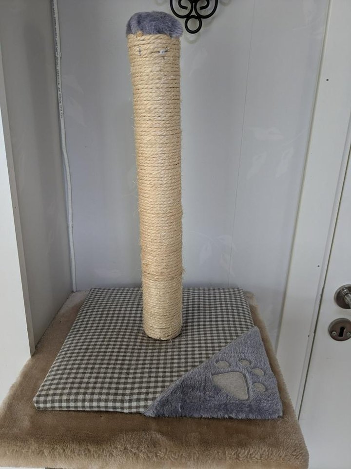 Klätterpelare och klöspinne