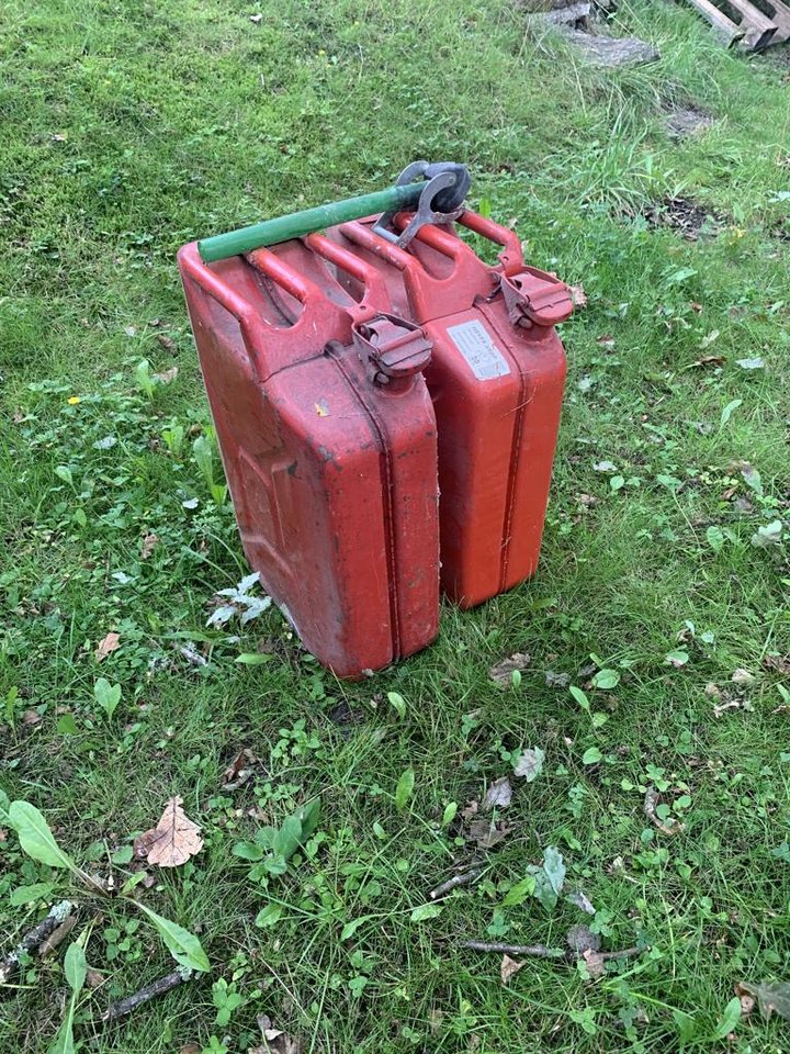 2 jeepdunkar med påfyllningsrör