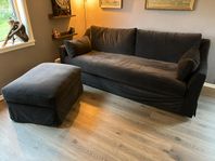 3-sits soffa och sittpuff i sammet