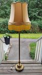 golvlampa mässing 19-talet