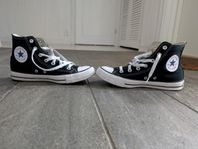 Svarta Converse strl 39