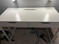 skrivbord från IKEA