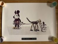 Stor poster av Lasse Åberg - Mouster & Dog!