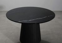 Runt matbord marmor