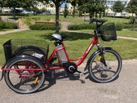 Trehjulig elcykel.