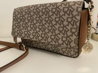DKNY crossbody väska