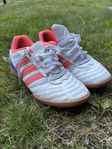 Adidas inomhus fotbollsskor