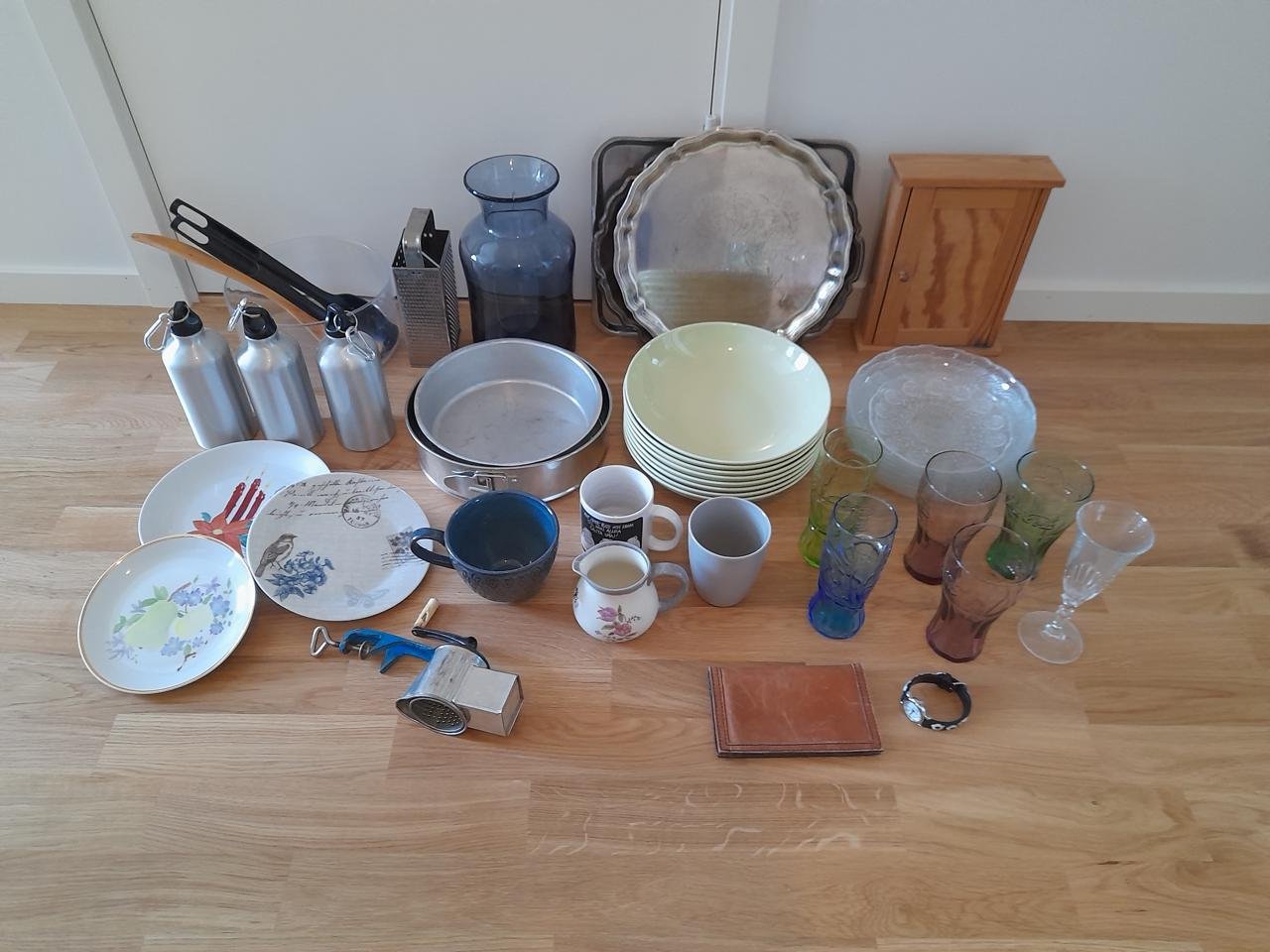 En fyndlåda med 48 olika pryl...